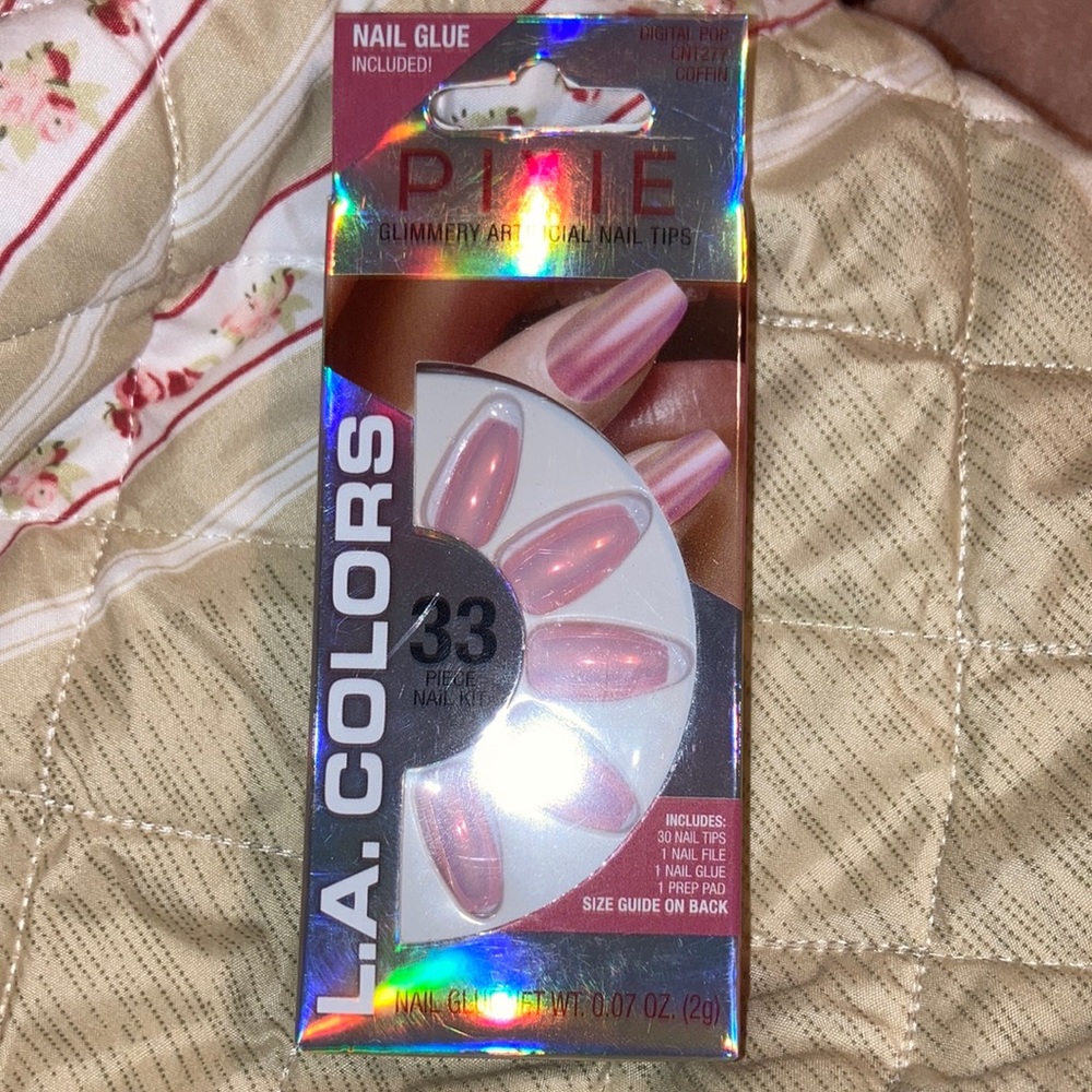 L.A. Colors artificial nails